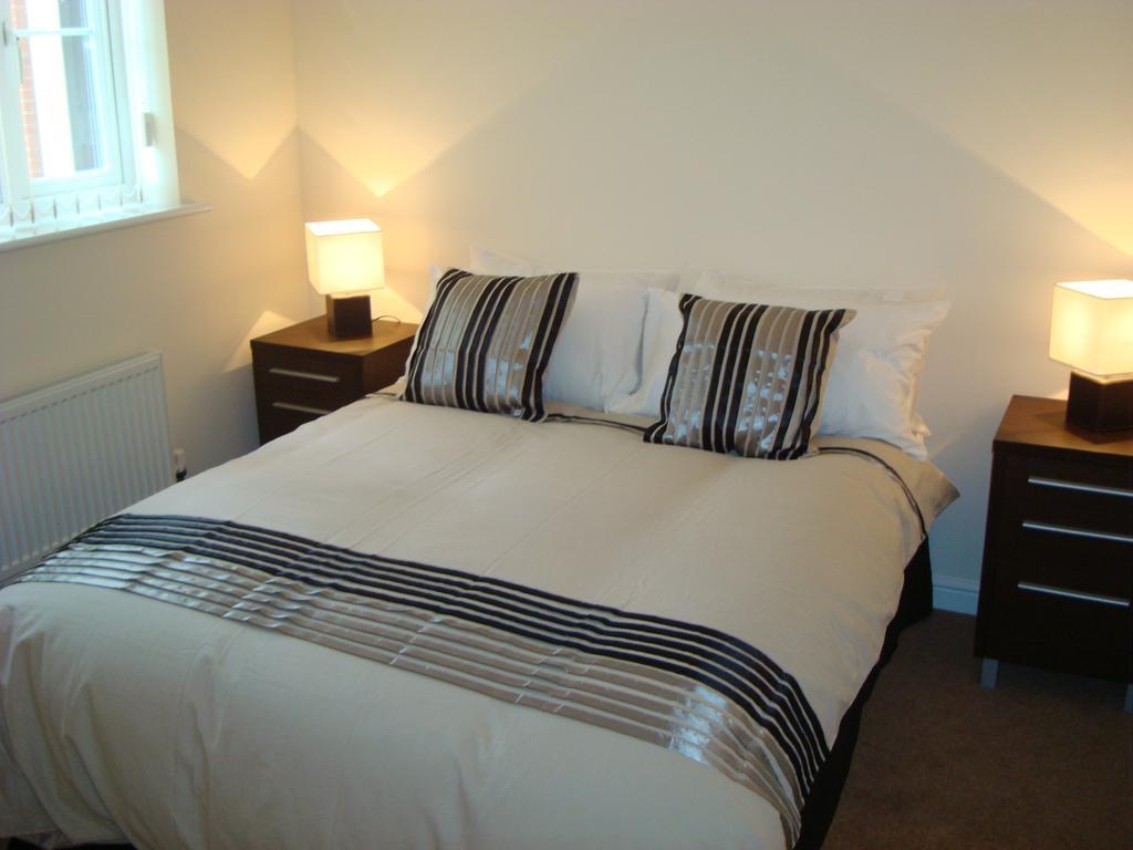 At Home In The City Serviced Apartments Newport Екстериор снимка